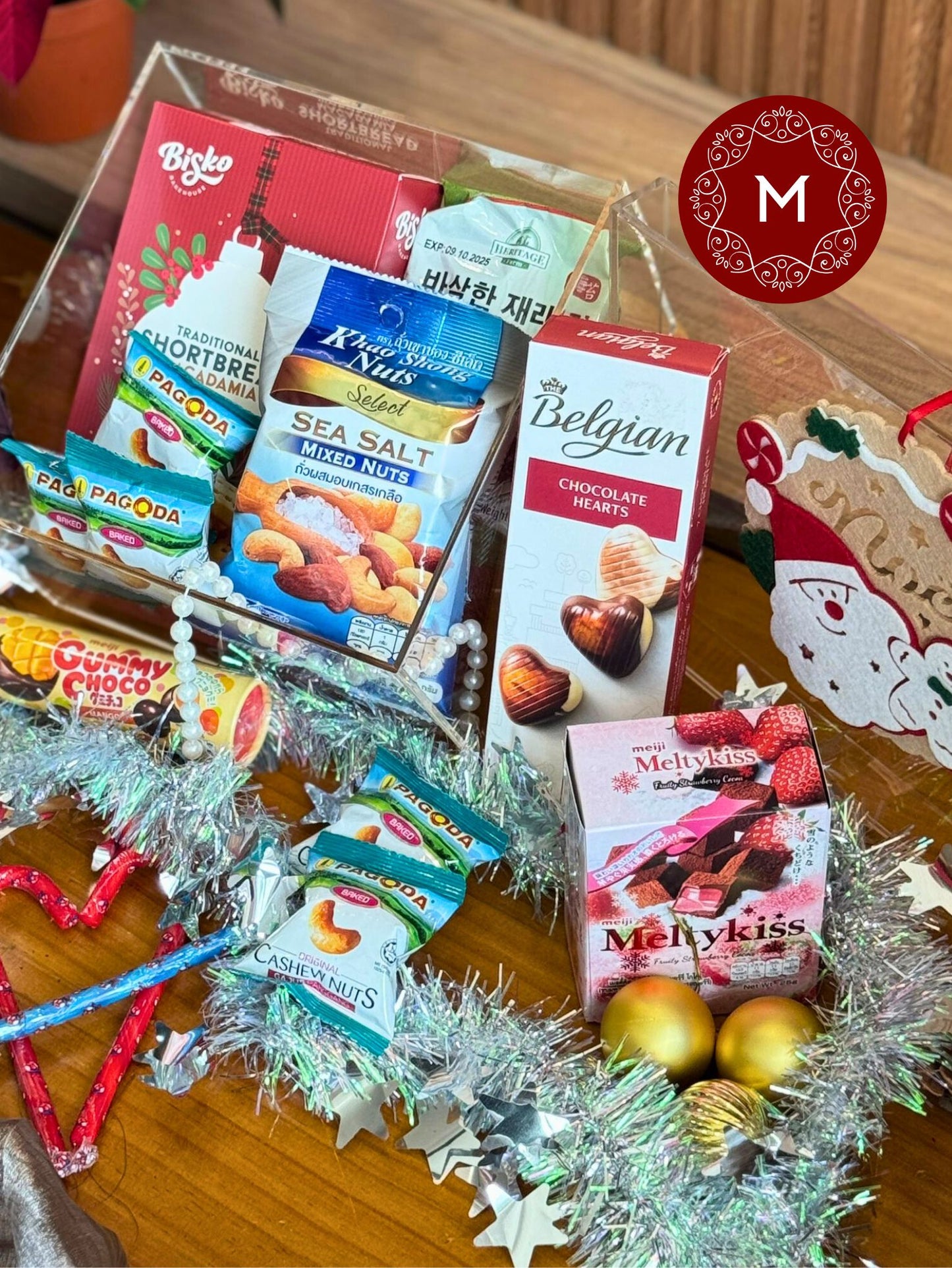 Momoko Touch of Christmas Magic Hamper Box