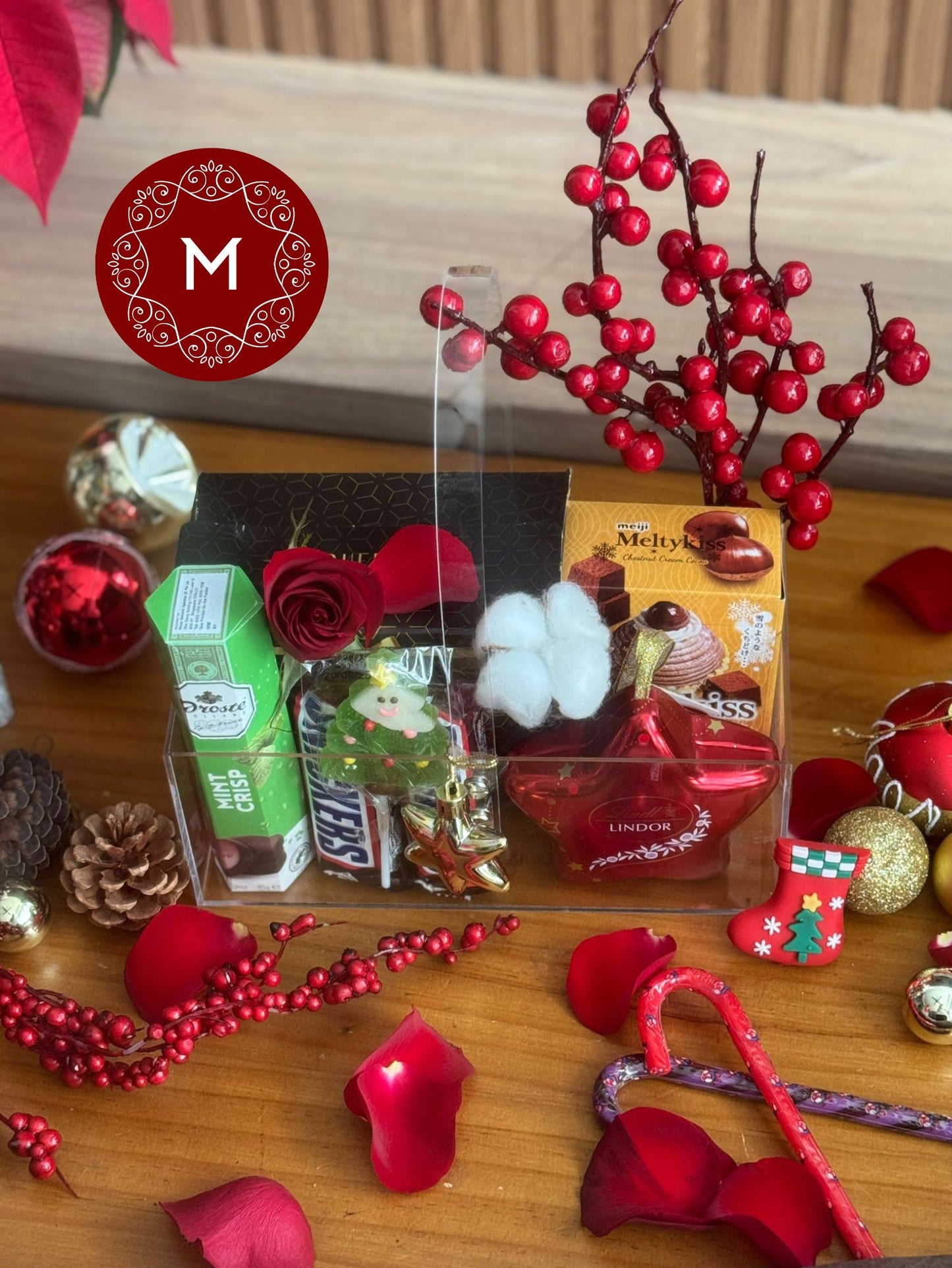Momoko Christmas Delight Hamper Arrangement (2)