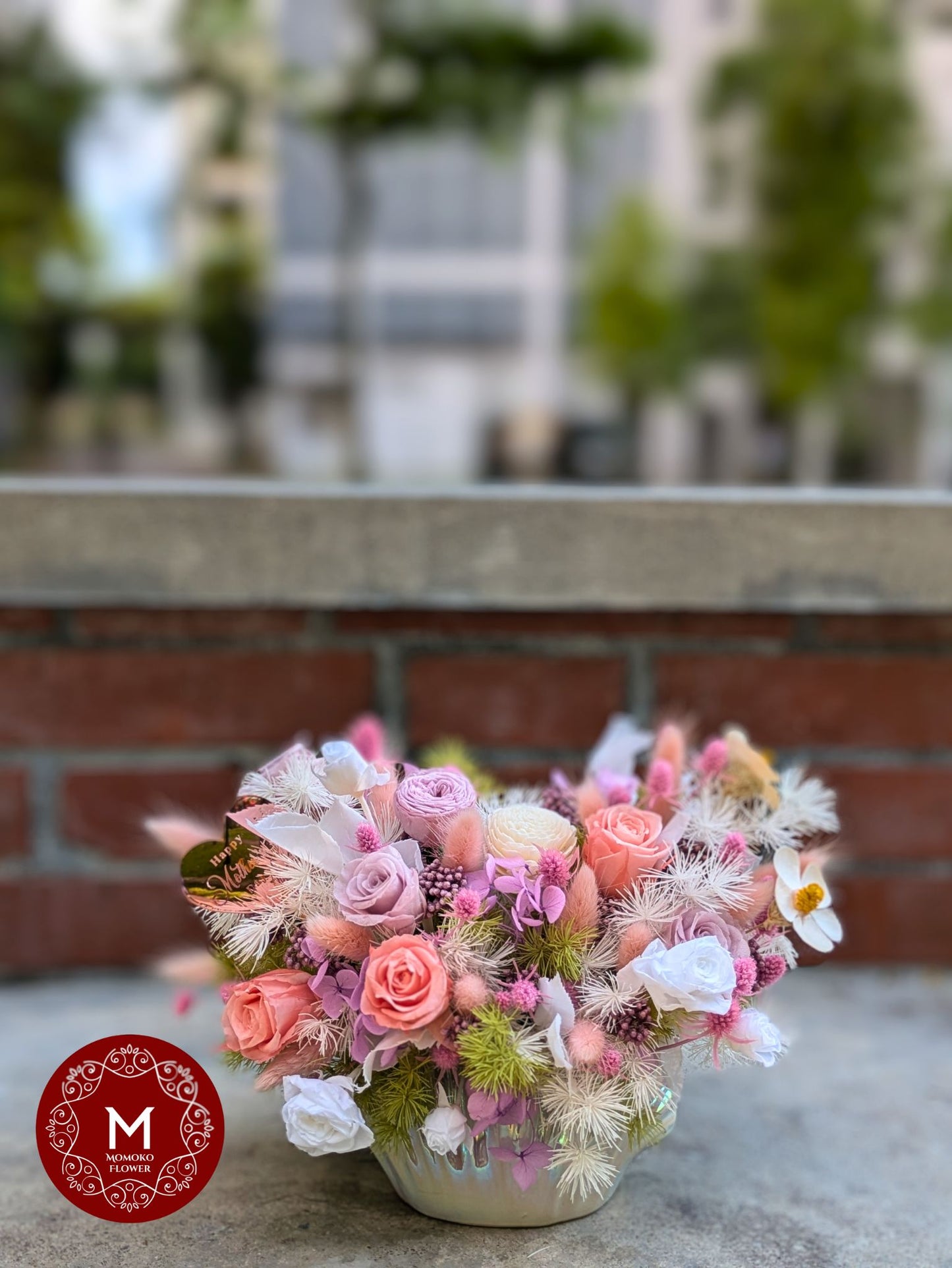 Momoko Mother's White Pearl Flower Arrangement