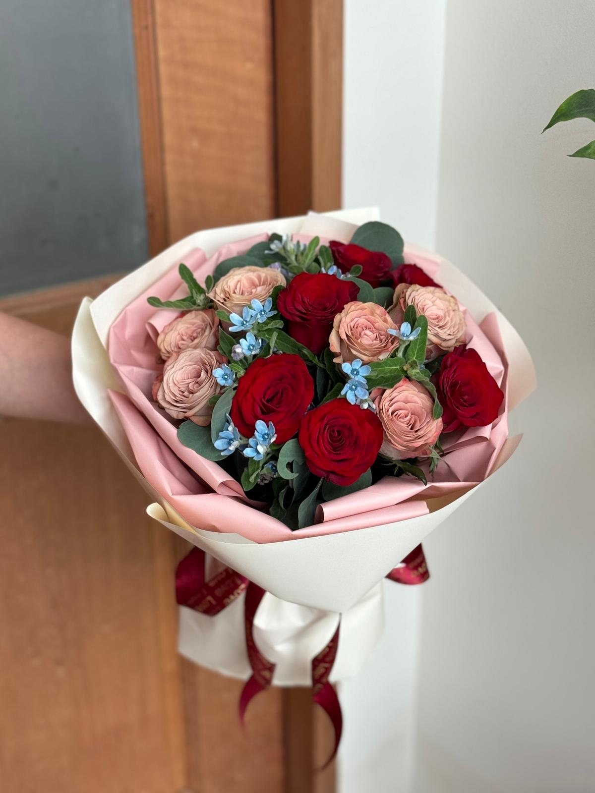 Momoko Kissy Heart Flower Bouquet