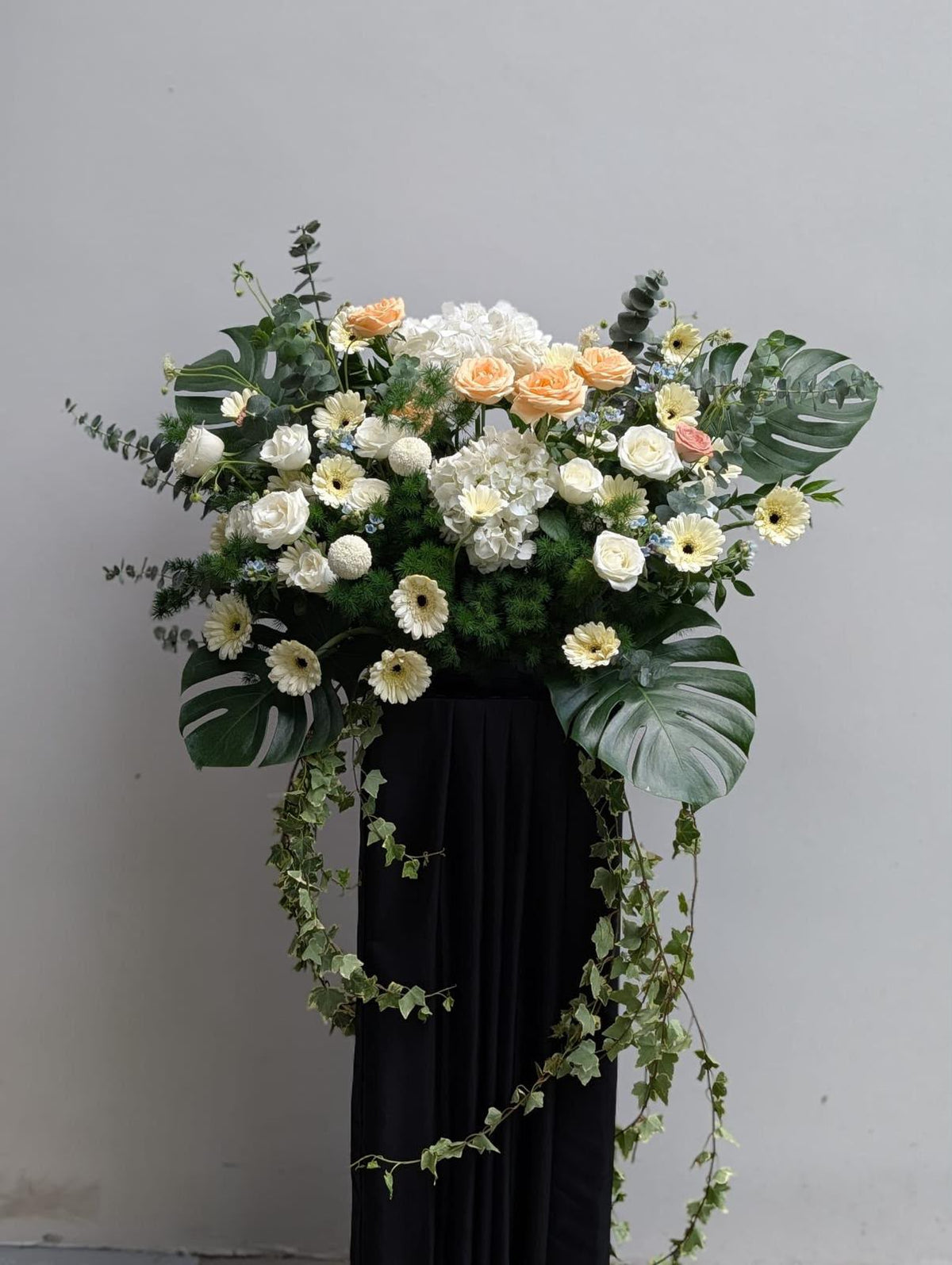Momoko Ivory Solace Condolence Flower Stand