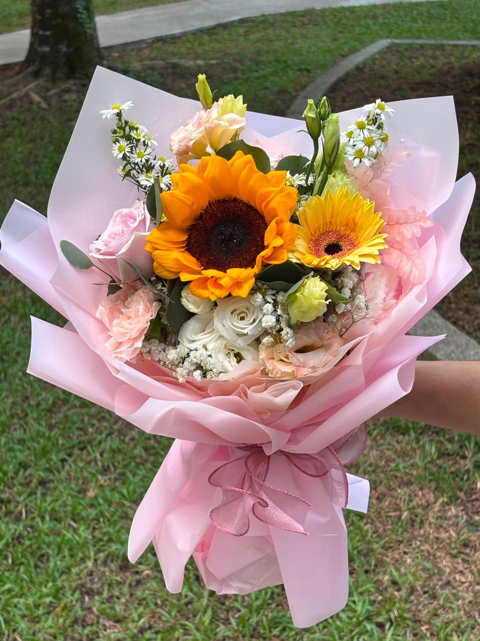 Momoko Flower Sunshine Blush Bouquet - Fresh Flowers
