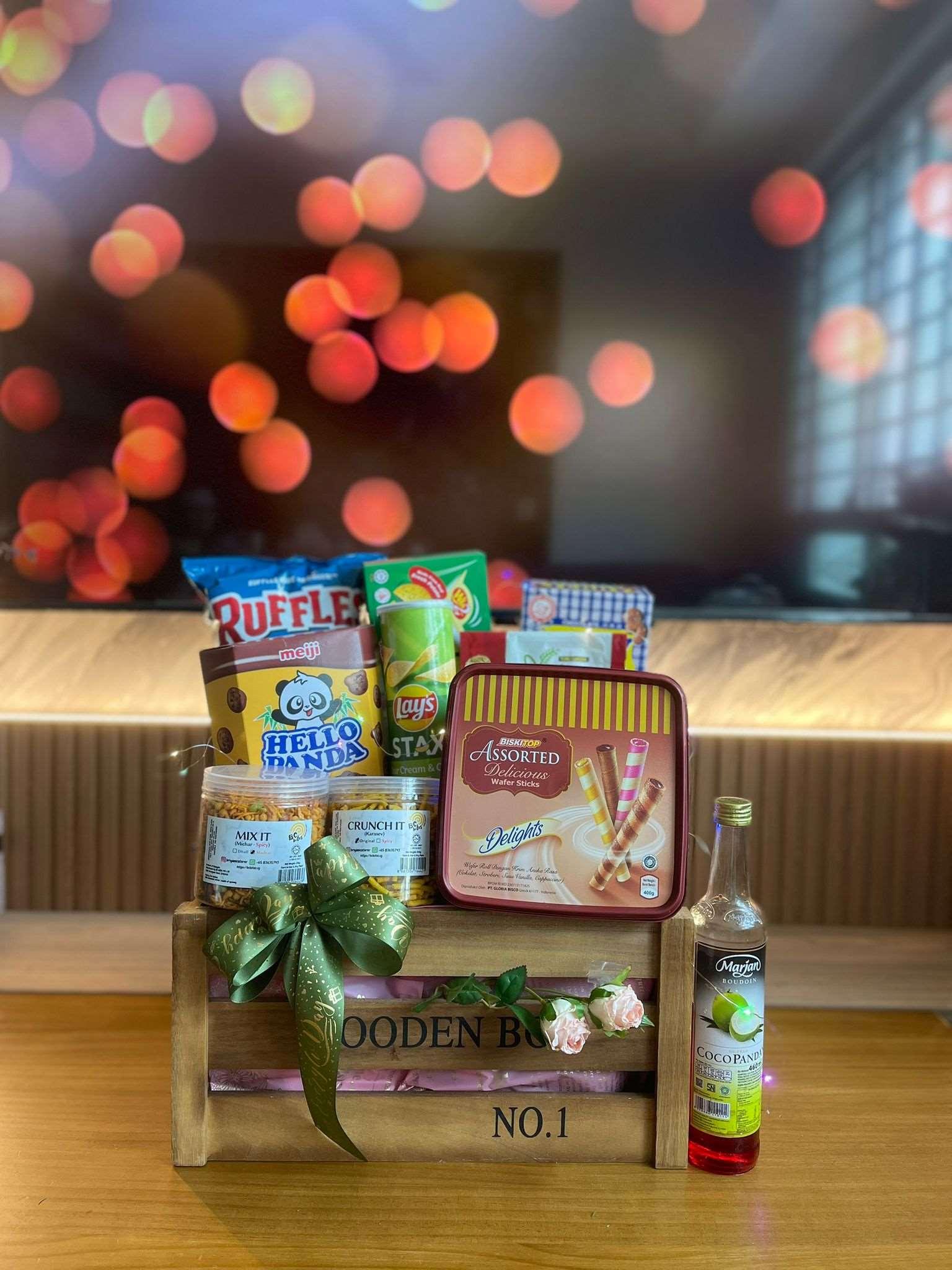 Momoko Happy Hari Raya Hamper Arrangement - Momoko Flower