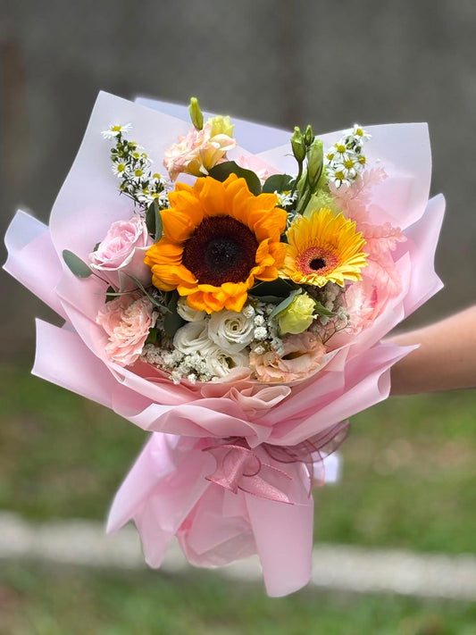 Momoko Flower Sunshine Blush Bouquet - Fresh Flowers