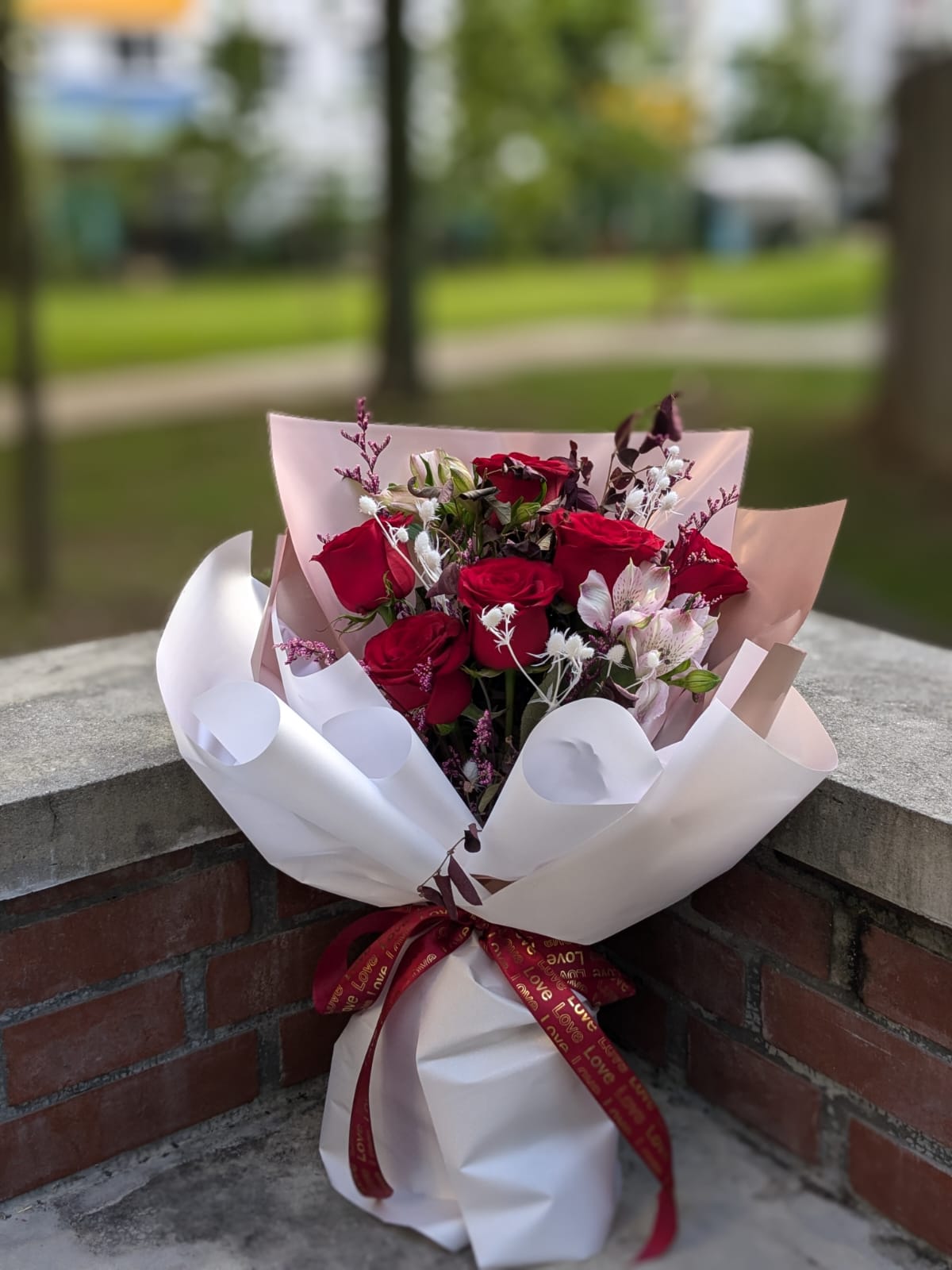 Momoko Luxe Blooms Flower Bouquet