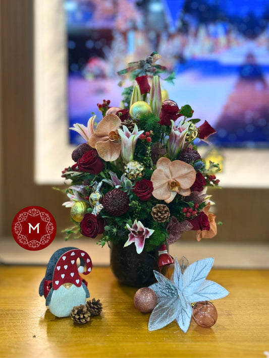 Momoko Fabulous Xmas Tree Arrangement