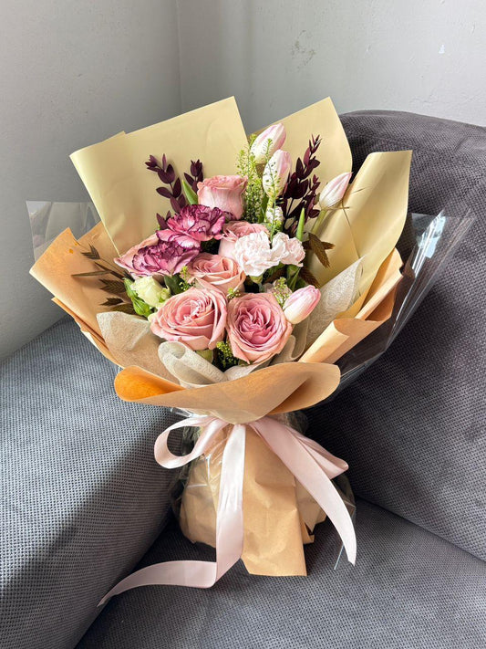 Momoko Regal Vintage Flower Bouquet