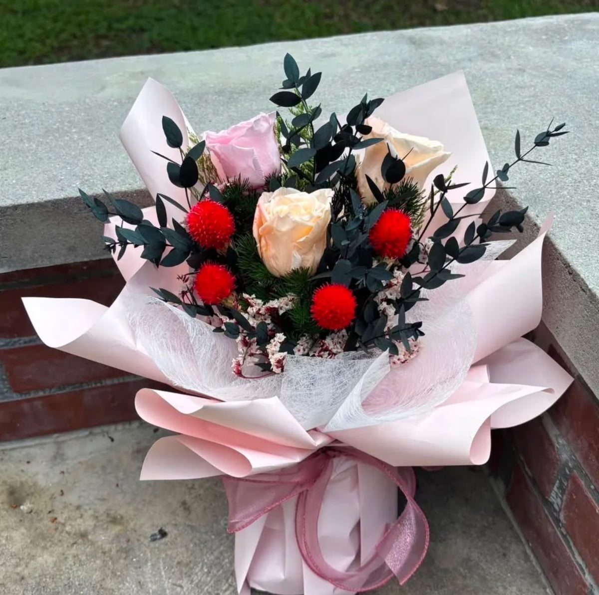 Momoko Flower Champagne Kiss Bouquet