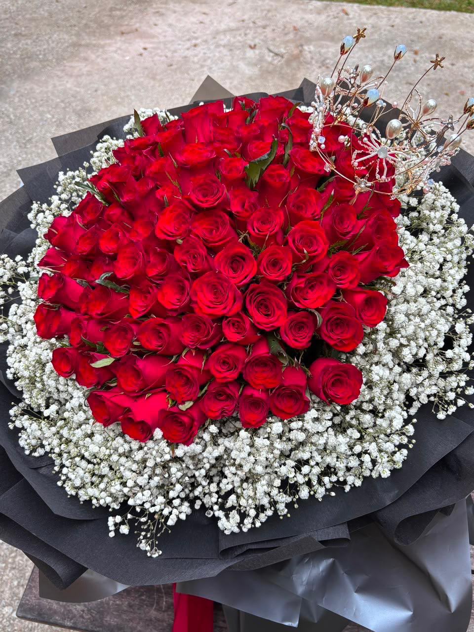 Momoko Crowned in LOVE Flower Bouquet