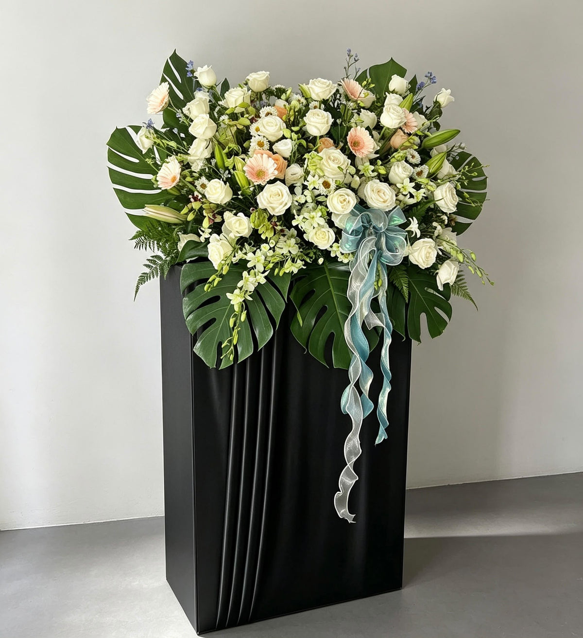 Momoko Grandeur of Peace Condolence Flower Stand