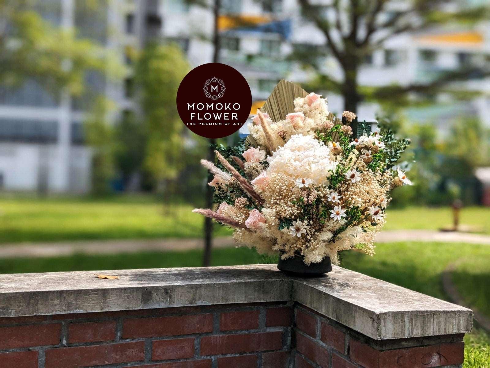 Momoko Saylendra White Flower Arrangment - Momoko Flower