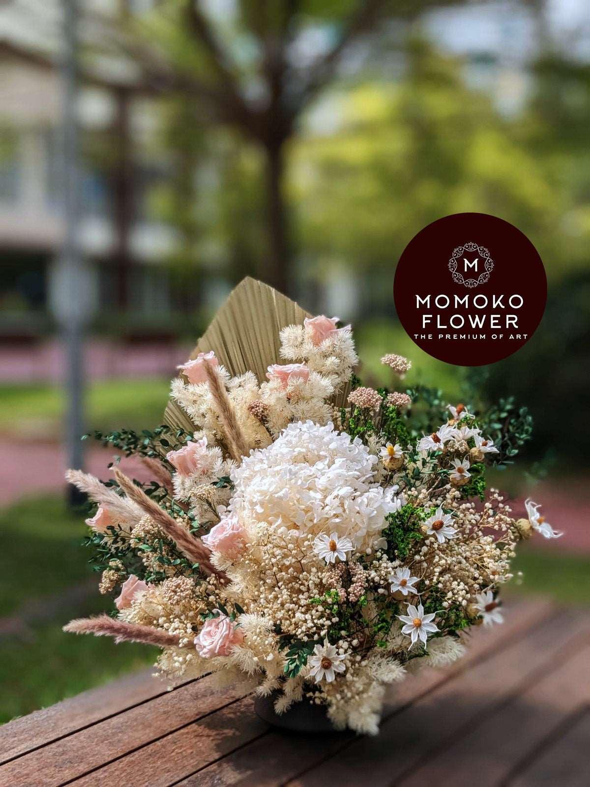 Momoko Saylendra White Flower Arrangment - Momoko Flower